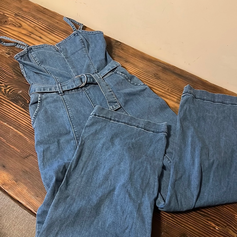 Super cute wide leg Hollister jumpsuit.